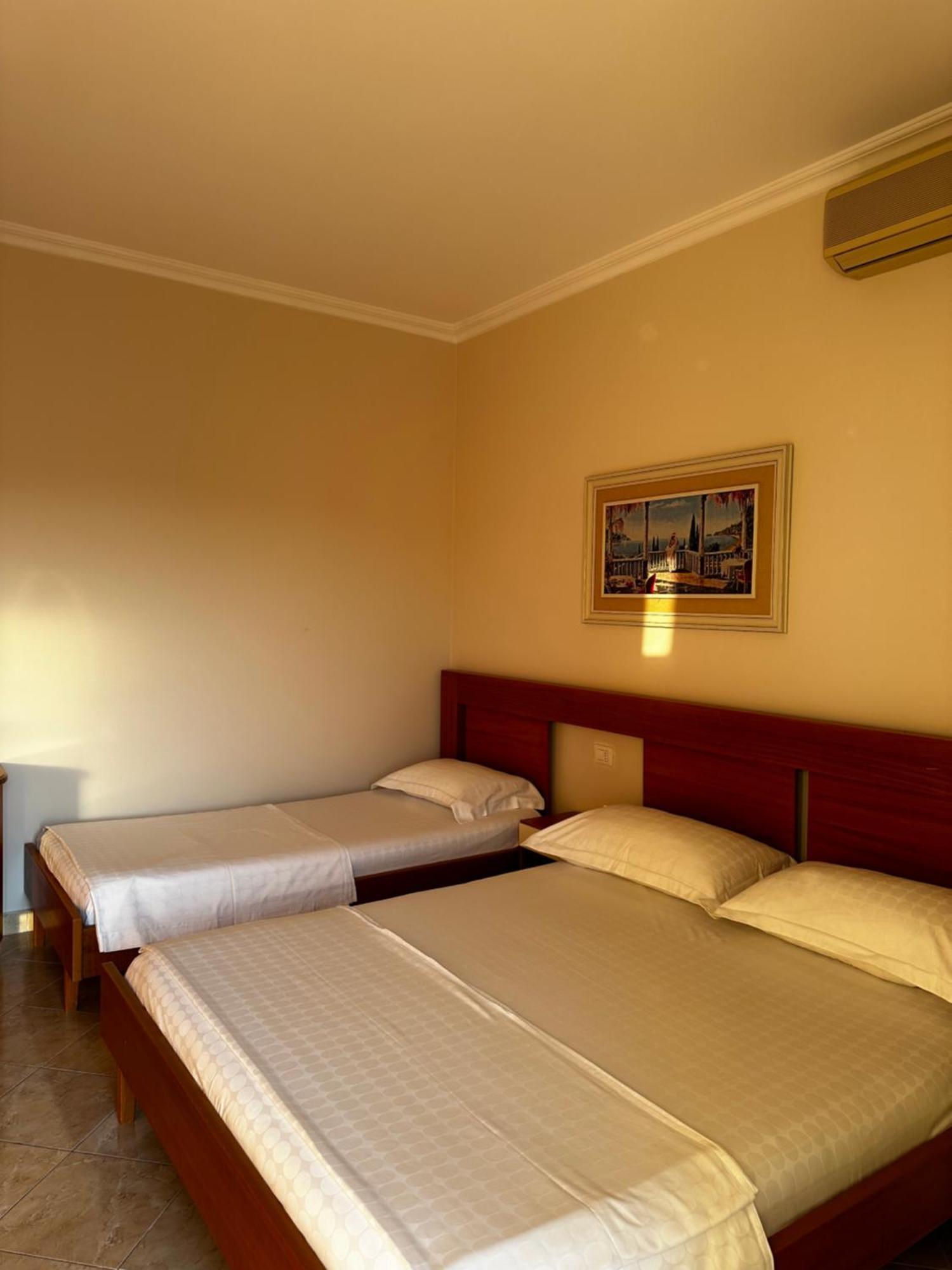 Ami Apartament Vlore Exterior photo